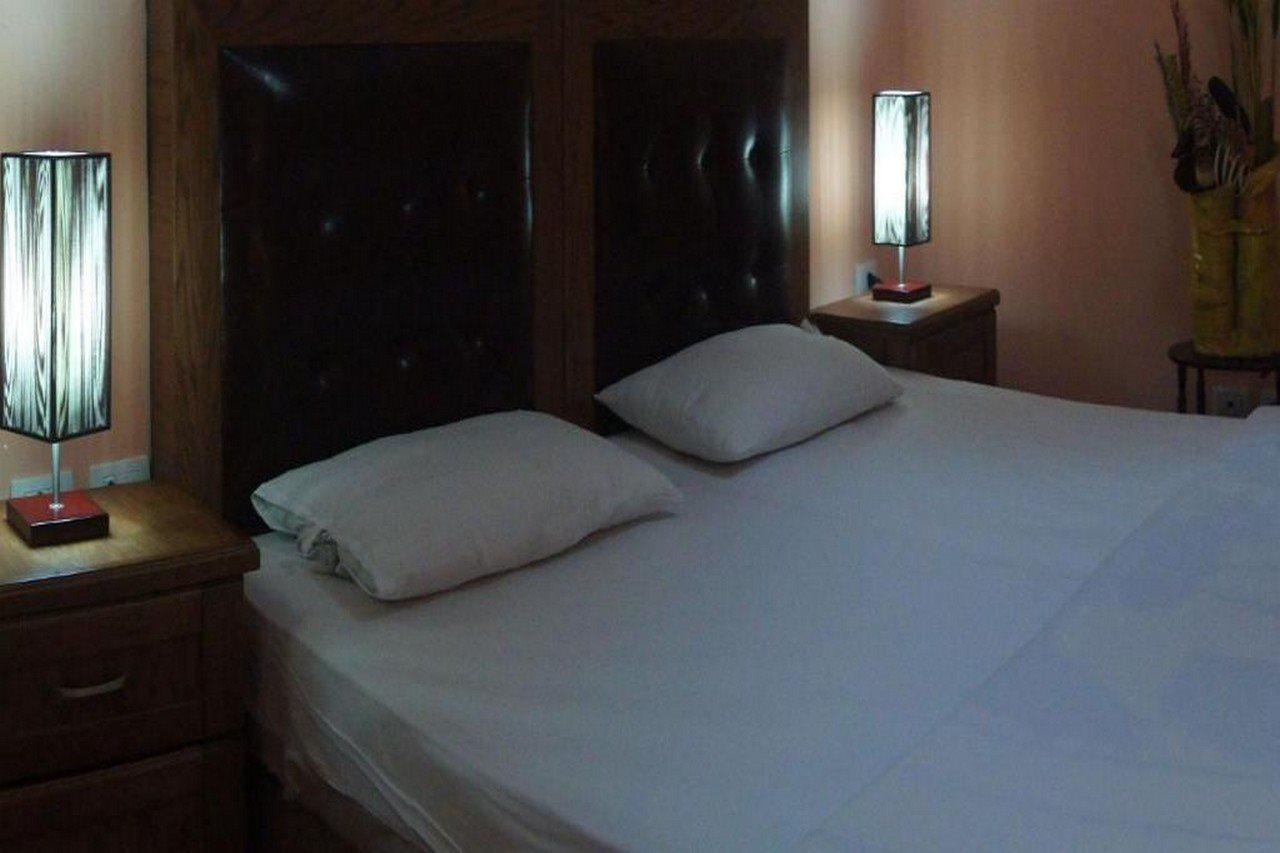 Bristol Hotel Тирана Экстерьер фото