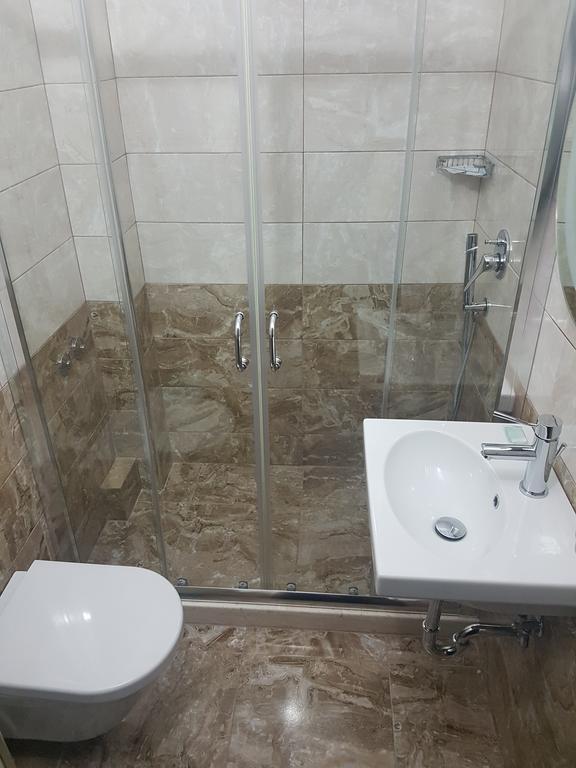 Bristol Hotel Тирана Экстерьер фото