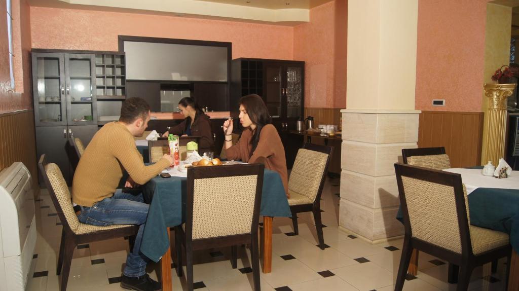 Bristol Hotel Тирана Экстерьер фото
